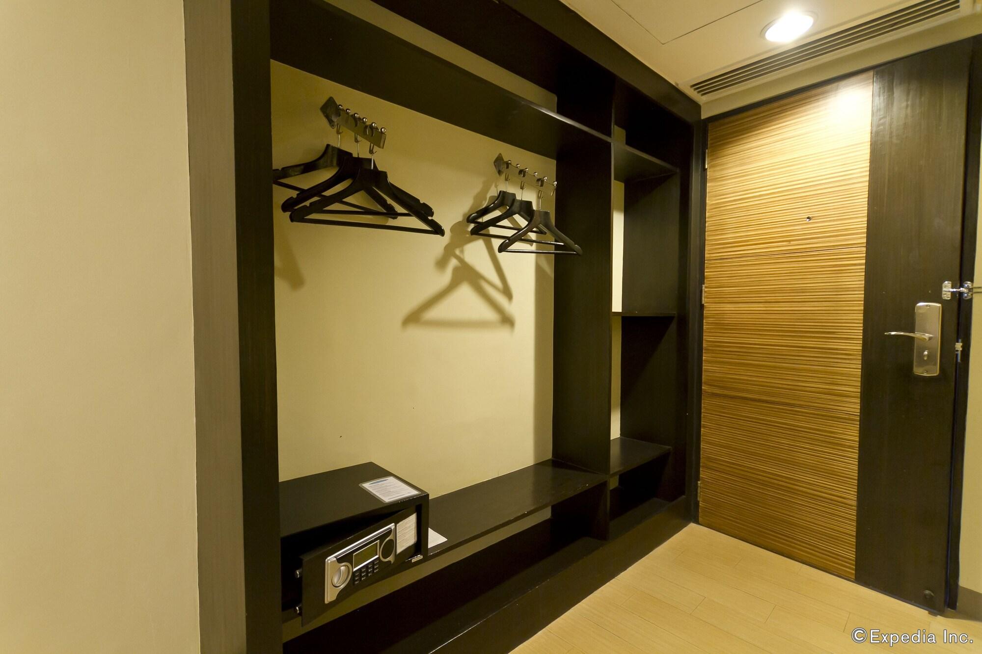 Summit Circle Cebu - Quarantine Hotel Экстерьер фото
