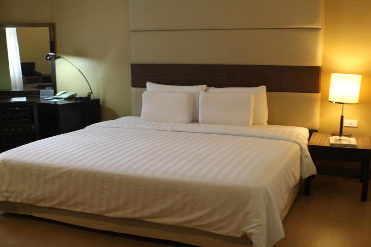 Summit Circle Cebu - Quarantine Hotel Экстерьер фото