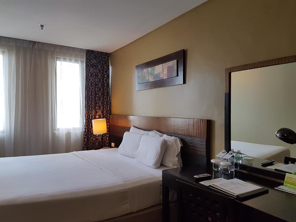 Summit Circle Cebu - Quarantine Hotel Экстерьер фото