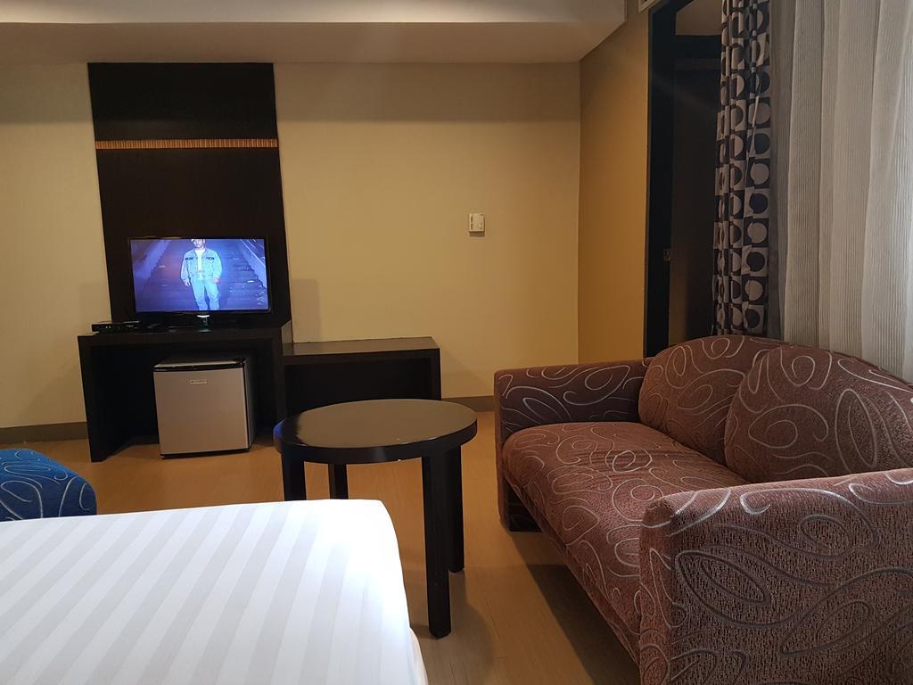 Summit Circle Cebu - Quarantine Hotel Экстерьер фото
